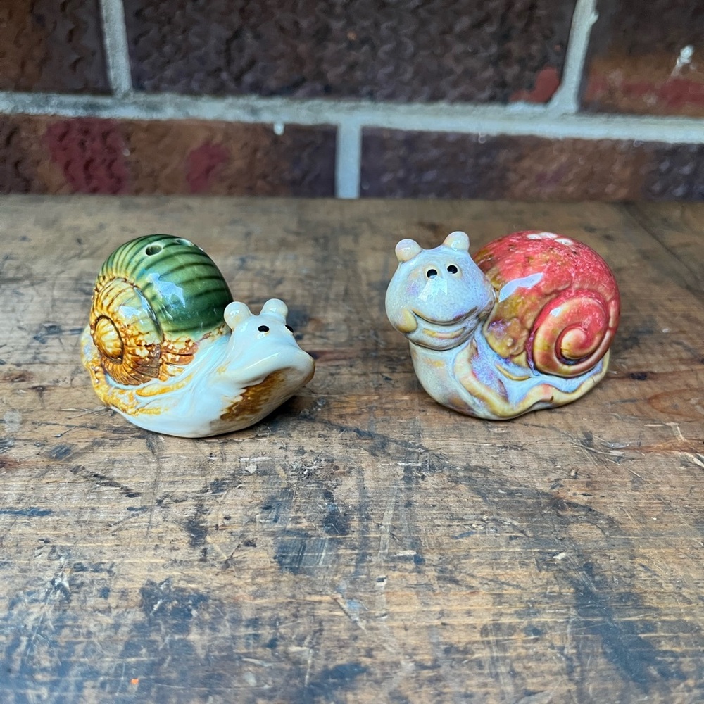 Ceramic Snail Salt & Pepper Set - Green and Red